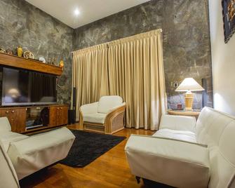 Serenus Boutique Villa - Nuwara Eliya - Living room