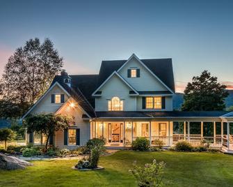 Secluded, Mountain Family/Group Retreat with Views & private Hot Tub or Pool - Waterbury - Building
