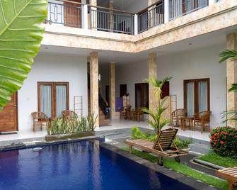 Canggu Kayuma House - North Kuta - Piscina