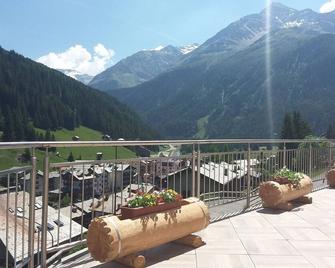Mountain View Apartment - Santa Caterina Valfurva - Balkon