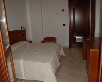 Hotel Villaggio Granduca - Briatico - Camera da letto