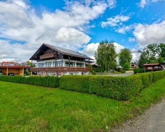 Cafe zum Toni - Thyrnau - Edificio
