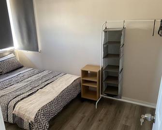 Adorable entire one bedroom suite - 5 min to sky train - New Westminster - Bedroom