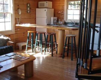 Cozy Log Cabins close to VMI, W&L,VHC & downtown historic Lexington.Dog friendly - Lexington - Kitchen