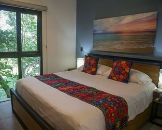 Elegant 2-Bedroom 2-Bath Retreat with Rooftop Oasis & Pool - Bacalar - Habitación