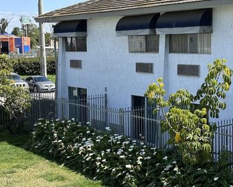 Garden Grove Inn - Garden Grove - Building