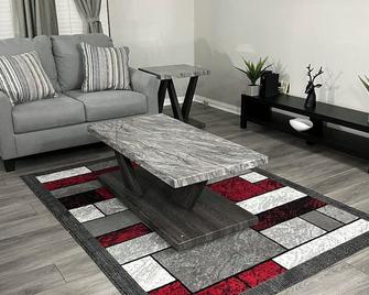 3-bedroom house in charming Independence, KY with AC, WiFi. Enjoy your stay - Independence - Living room