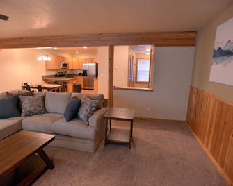 Mountain Therapy by Casago McCall - Donerightmanagement - McCall - Wohnzimmer