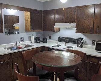 Wonderfully located two bedroom apartment - Pierre - Kitchen