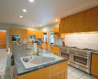 Luxury Vineyard Home Near Spirit Mountain Duluth - Barnum - Cocina