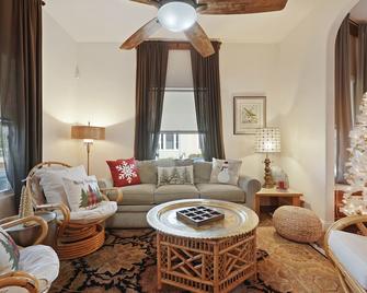 Charming Three bedroom Luxury Oasis - Lodi