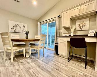 New Home in Middletown, OH Minutes to 75 and more - Middletown - Restaurant
