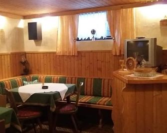 Double room with shower, WC and balcony - Haus Traudi - Sankt Margarethen im Lungau - Ресторан