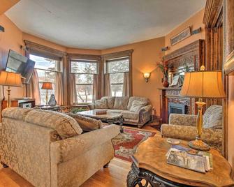 Historic Helena Home with Mtn Views - 2 Mi to Dtwn! - Helena - Living room