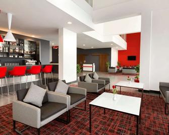 Ramada Encore by Wyndham Al Khobar Olaya - Al Khobar - Bar