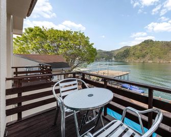 Gapyeong Lavitapensionglamping - Gapyeong - Balcony