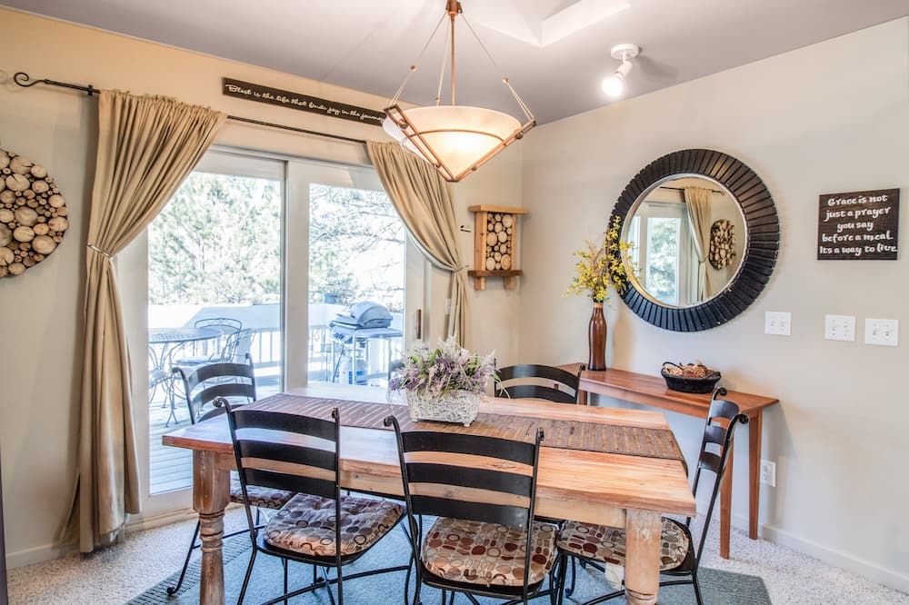Sublime luxury getaway riverfront downtown location great rates - אסטס פארק - חדר אוכל