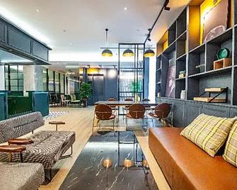 City Comfort Premier Hotel Liuzhou Wuxing Pedestrian Street Jinggu Building - Liuzhou - Lounge