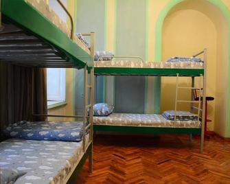 Flora Music & Art Hostel - Baku - Bedroom