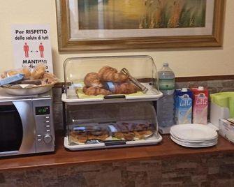 B&B Mamuthones - Porto Torres - Bufé