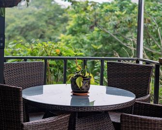 Hotel Jardines de Monteverde - מונטה-ורדה - מרפסת