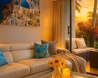 Naples Luxury Condo, Pool, Tennis, Minutes from the Beach - Naples - Sala de estar