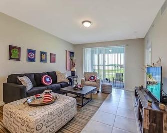 H - New 2 Bedroom Condo - 5 Miles to Disney - Free Water Park - Kissimmee - Wohnzimmer