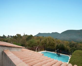 Villa in Bagnols with Pool & Near Nature Parks - Bagnols-en-Forêt