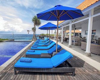 Lembongan Island/Water Blow Huts - Nusa Penida