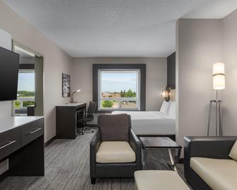 Holiday Inn Express & Suites Cold Lake - Cold Lake - Bedroom
