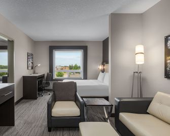 Holiday Inn Express & Suites Cold Lake By IHG - Cold Lake - Bedroom