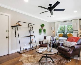 New Studio Apartment w Kitchen - A - West Palm Beach - Living room
