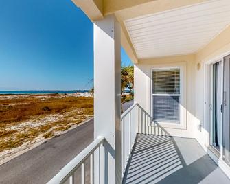 Sunny coastal condo with pool, balcony & sound view - walk to the beach - Navarre - Balcony