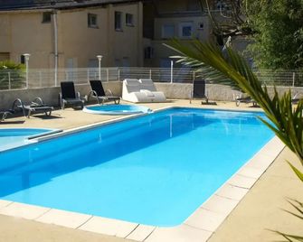 Logis Hôtel Restaurant Bellevue - Bourg-Saint-Andéol - Bazén