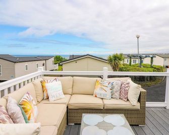 TY SEREN, family friendly, country holiday cottage in New Quay - New Quay - Balcony