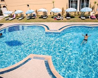 Panorama Apts Cfu - Roda - Bazén