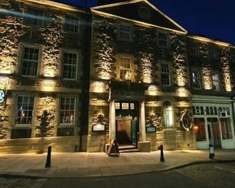 The Golden Lion Hotel - Stirling - Building