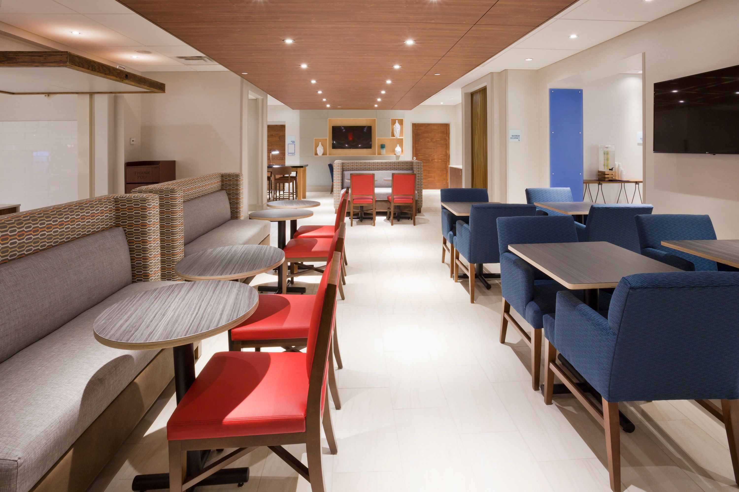 Holiday Inn Express Roseville-St. Paul By IHG thumbnail 3