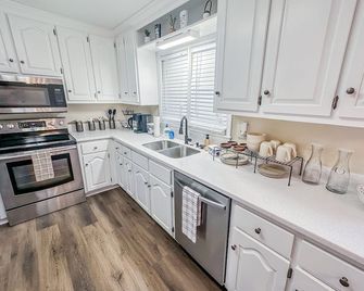 Cozy Family-sized house. Pet Friendly! - Cartersville - Küche