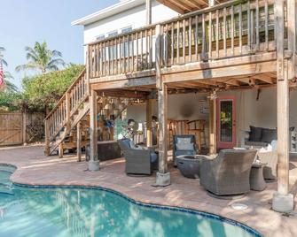Poolside Retreat 100 Steps To The Ocean Pet Friendly No Smoking - Melbourne Beach - Pool