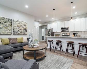 Suite 1 on Southport 4 Queen Beds! - שיקאגו - מטבח