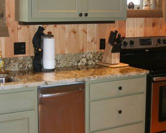 Special Cabin -Close to Yellowstone w/ Remote Setting - Emigrant - Cocina