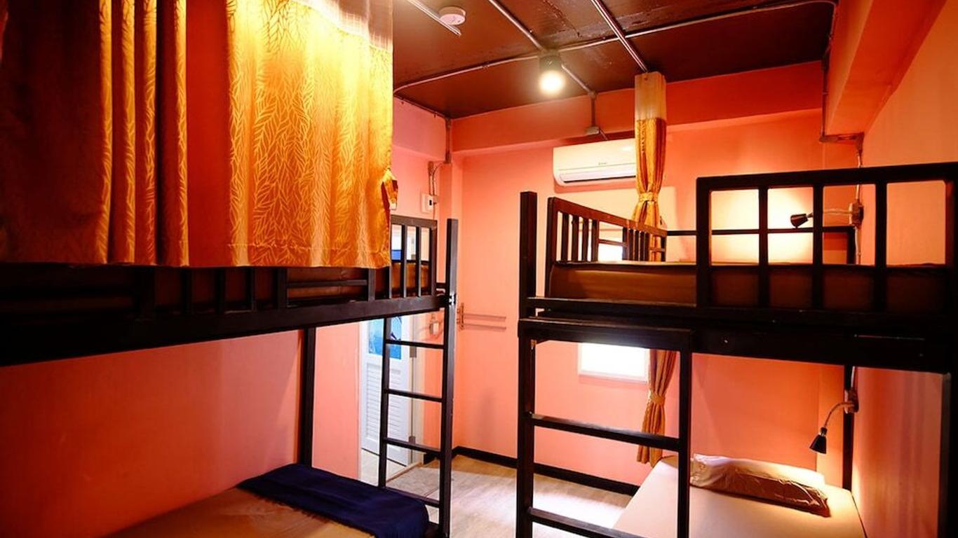 แน็ป คอร์นเนอร์ โฮสเตล