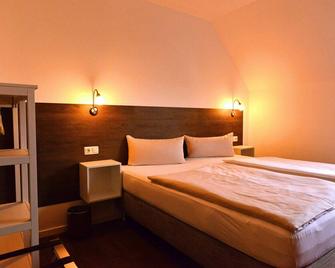 Hotel Weinert - Neubrandenburg - Bedroom