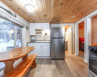 Brandy Lk Cabin w Water Toys! In Town & On Snowmobile Trails - Woodruff - Kitchen