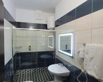 Haris Hotel - Vlorë - Baño