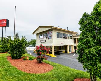 Red Carpet Inn - Stamford - Building