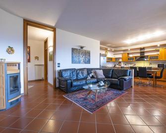 La Casa Rossa tra lago e montagna garage wi-fi - Bardolino - Living room