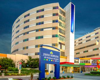 Staybridge Suites St. Petersburg Downtown By IHG - St. Petersburg - Edifício