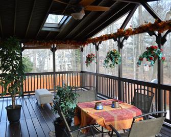 Comfy, Serene Home on Quiet Cul de Sac, Private backyard pool\nLic # STR23-00110 - Rockville - Restaurant